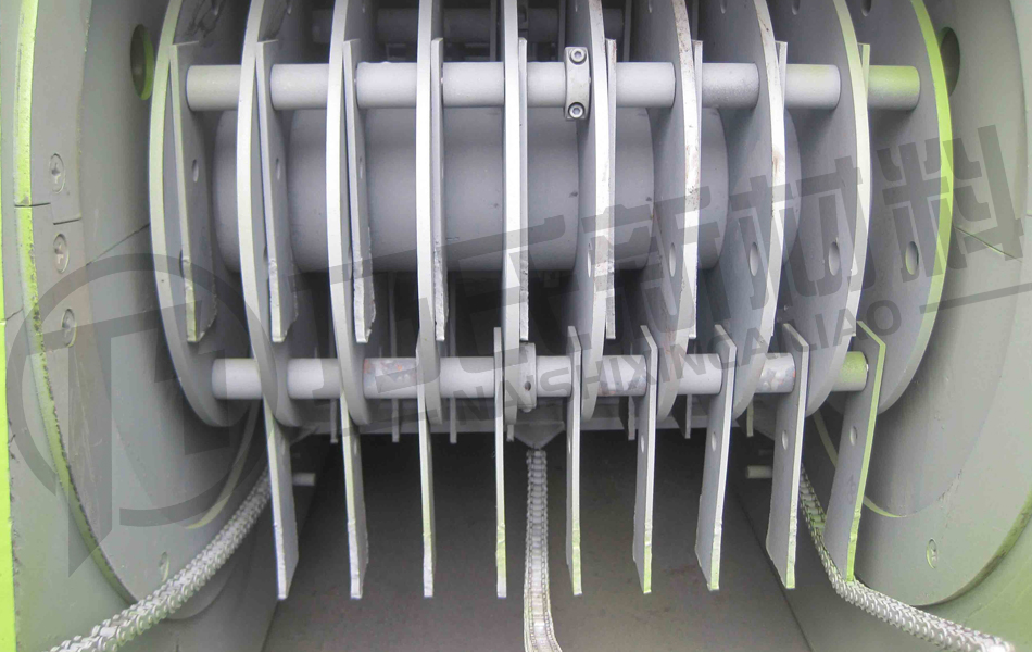 粉碎机装锤片的轴用什么材质？